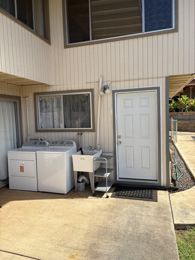 Building Photo - 2762 Iolani St