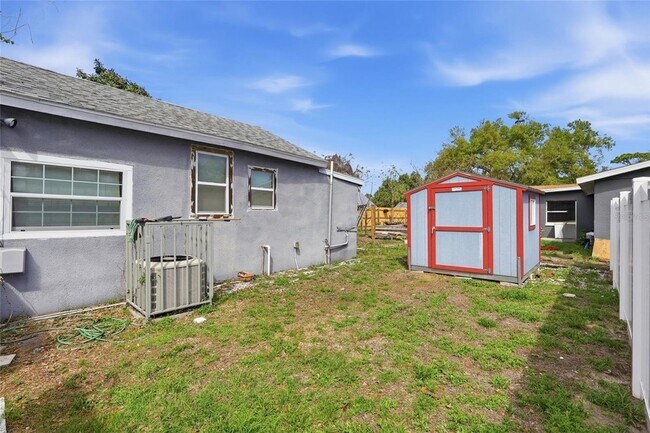 Building Photo - 920 E Annie St