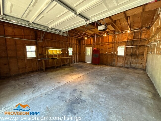 Building Photo - 9102 Pennswood Dr