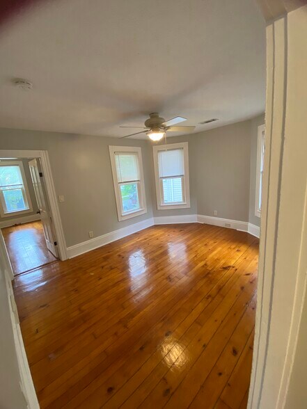 Building Photo - 1832 W 48th St