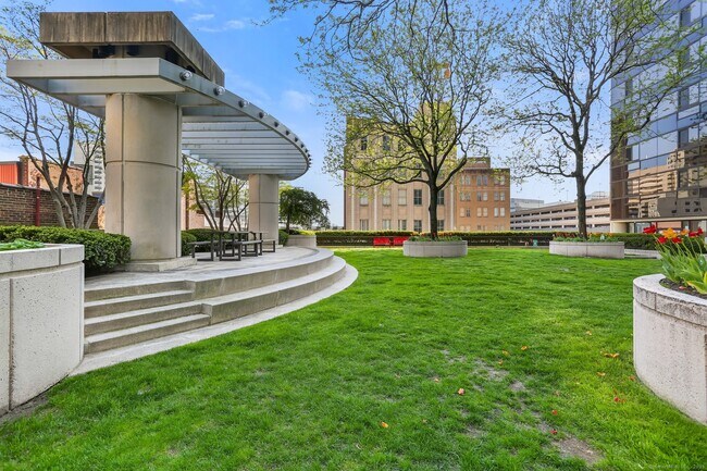 Building Photo - 127 Greyrock Pl