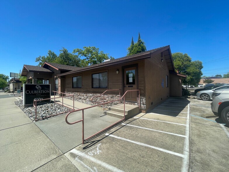 Building Photo - 590 McBean Park Dr
