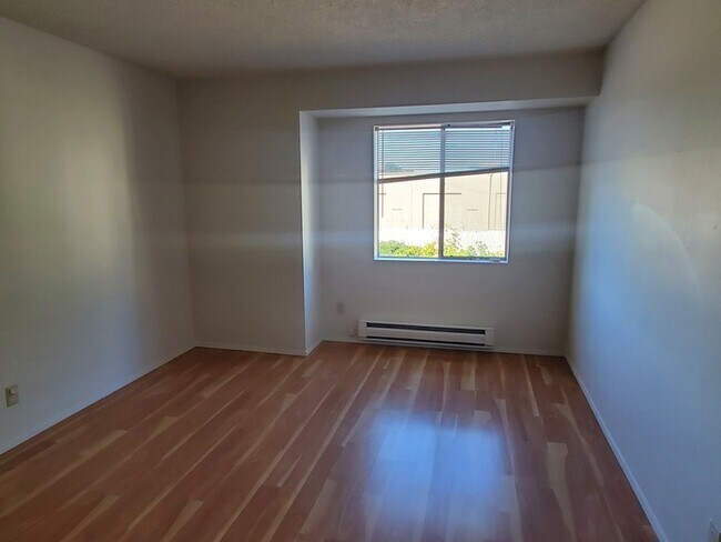 Building Photo - 1629 Maple Ln