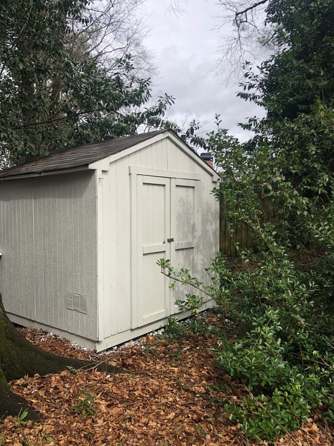 Building Photo - Great Emory Area Rental
