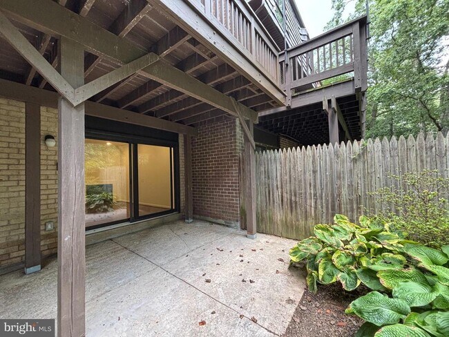Building Photo - 8022 Inverness Ridge Rd