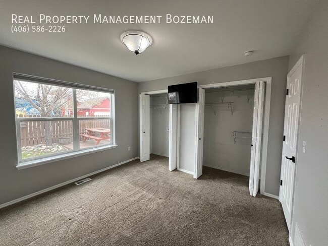 Building Photo - 452 Woodman Dr