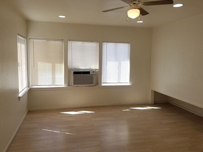 Building Photo - Cozy Studio Aparment in El Centro