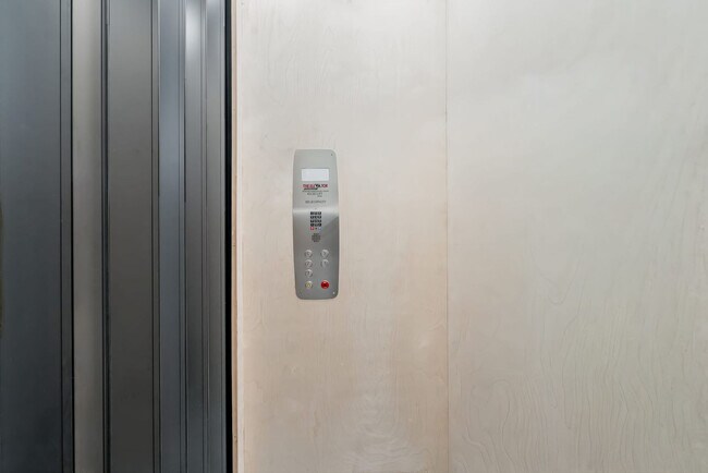 Building Photo - 48 Fern Ave