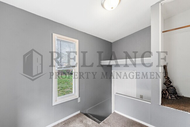 Building Photo - 253 N Charles Ave