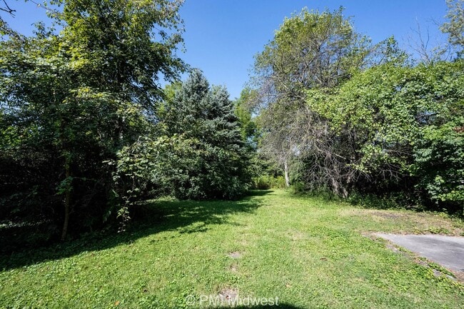 Building Photo - 3748 N Hawthorne Ln