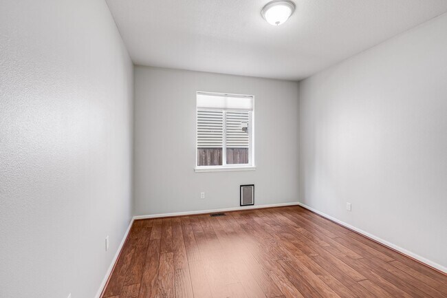 Building Photo - Beautiful 4 bed, 2.5 bath rental home in Oatfield Neighborhood Milwaukie!