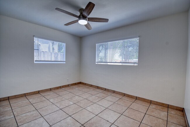 Building Photo - Two Bedroom condo in Pacific Beach