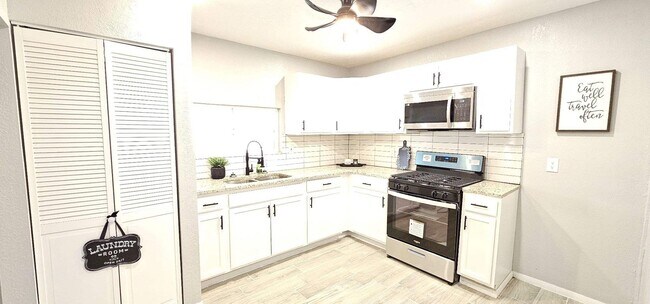 Building Photo - 458 Chapel Pl