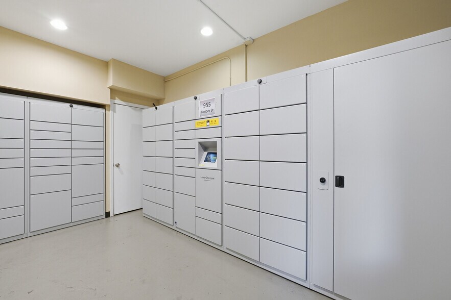 Building Photo - 955 Juniper St NE