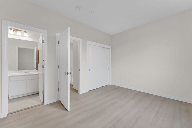 Building Photo - Gorgeous remodeled 3 bedroom, 3 full bathroom home for rent!