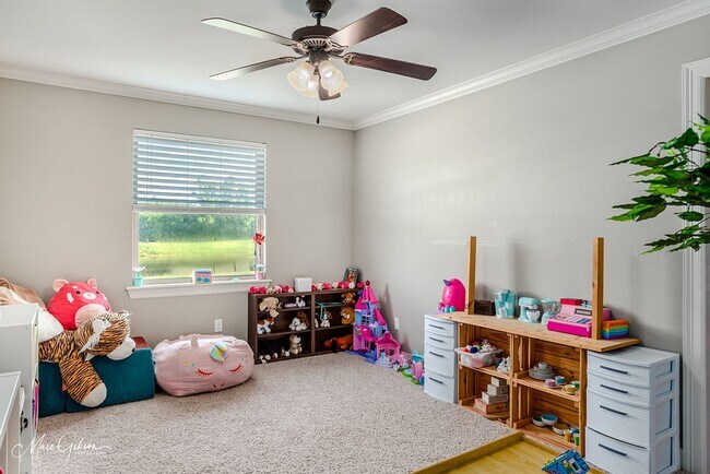 Building Photo - LEGACY HOME AVAILABLE! BELLE ROSE!