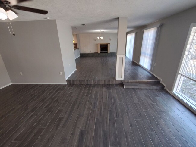 Building Photo - Coming Soon!!  Avaliable May 1, 2025 Spaci...
