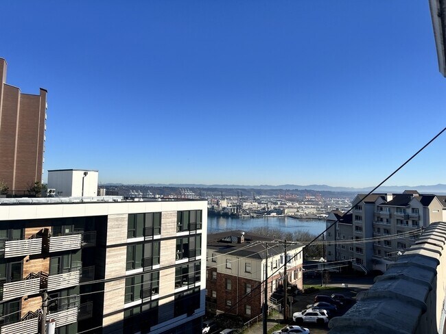 Building Photo - 16 N Broadway St