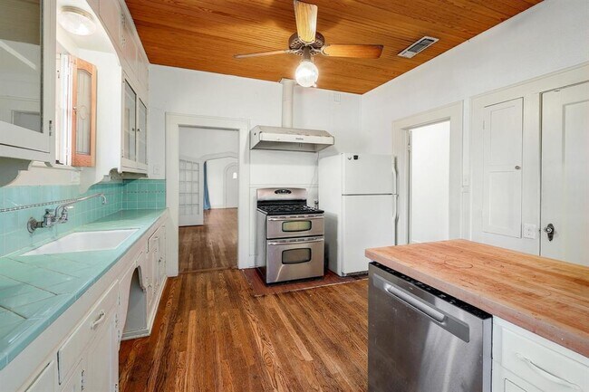 Building Photo - 1804 Kenwood Ave