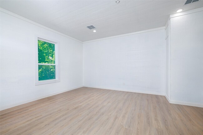 Building Photo - 12826 Hill Dr