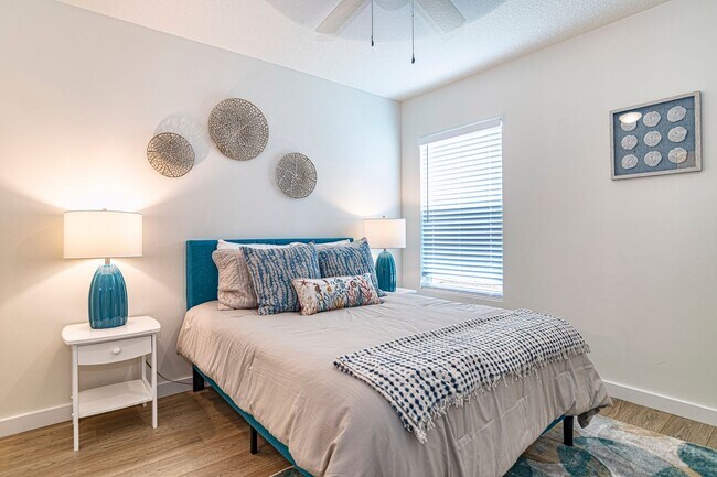 Building Photo - Spacious Fully Furnished 3BR/3BA home in a...