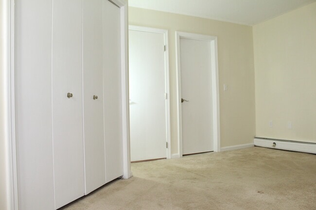 Building Photo - 120 Fisherville Rd