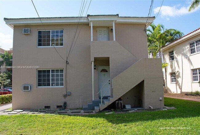 Building Photo - 233 Madeira Ave