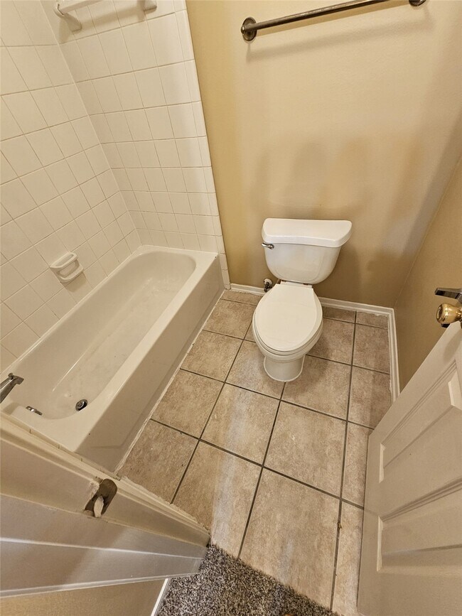 Building Photo - 12111 N Brenton Knoll Dr