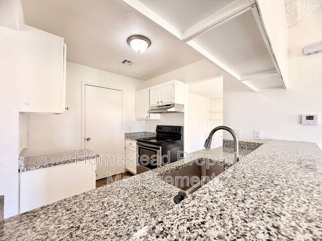 Building Photo - 10020 S Clegern St