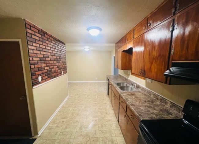 Building Photo - 812 N 81st Terrace