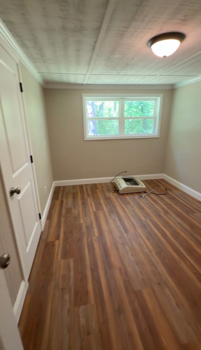 Building Photo - Adamsburg Home