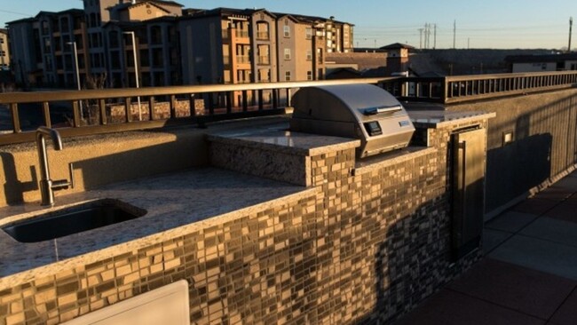 Building Photo - 150 W Castellano Dr