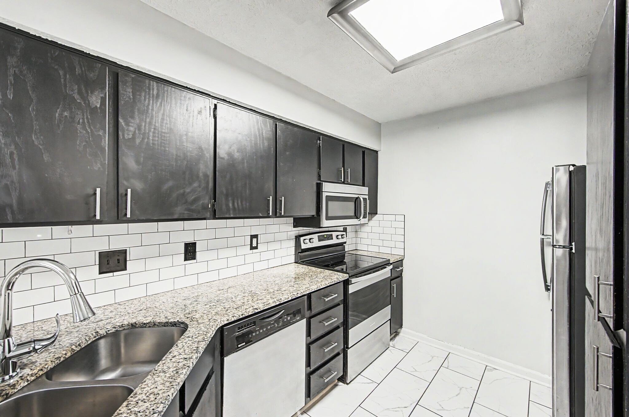 Building Photo - 614 Poplar Pl