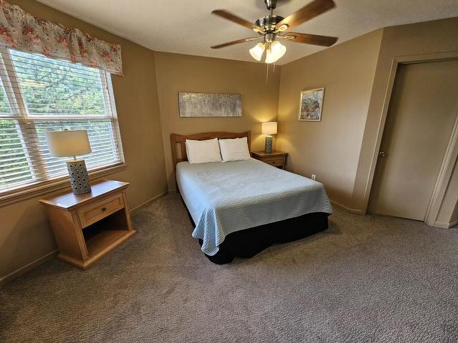 Building Photo - 1208 Edelweiss Dr