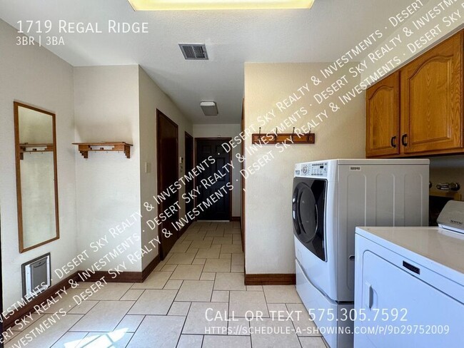 Building Photo - 1719 Regal Ridge St