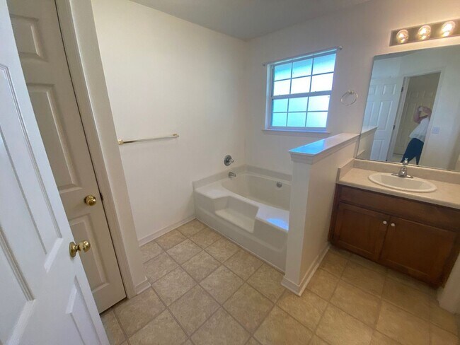 Building Photo - Navarre - Holley By the Sea - 4 bedroom, 3...