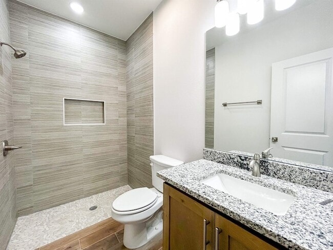 Building Photo - 5008 Rotonda Ln