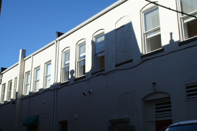 Building Photo - 117 E Innes St