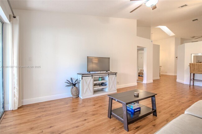 Building Photo - 7652 Pinewalk Dr S