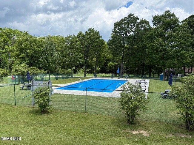 Building Photo - 143 Deer Run Ln