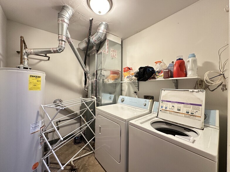 Building Photo - 1636 W Ohio St