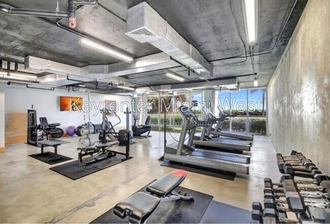 Building Photo - 16485 Collins Ave