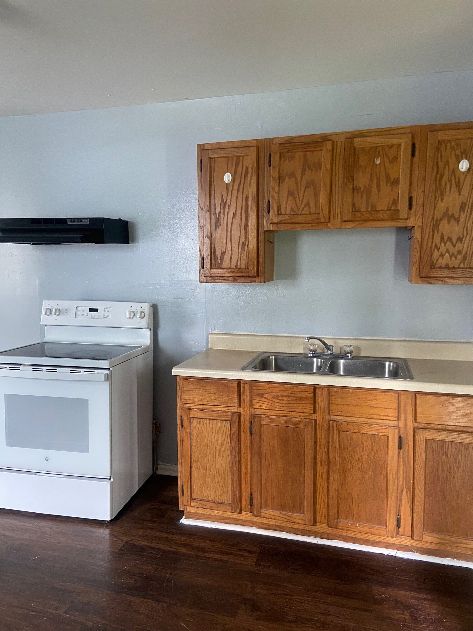 Building Photo - 228 15th Ave SW