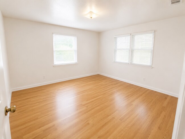 Building Photo - LARGE 4 Bedroom Home on Mesita! (Enclosed Back Yard!!)