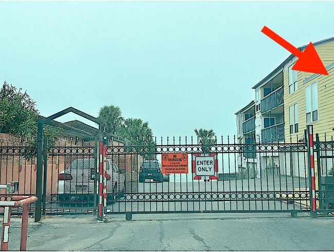 Building Photo - 3402 Ocean Dr