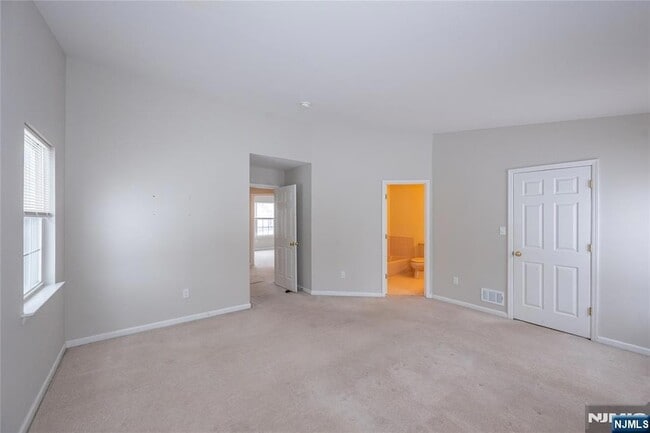 Building Photo - 63 Hickory Way