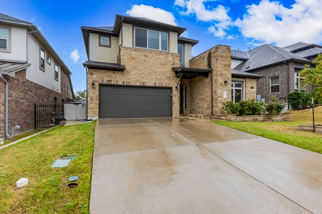 Building Photo - 2916 Zelma Dr