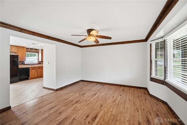 Building Photo - 27 Laurelgrove Dr