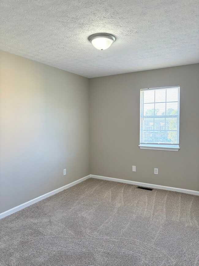 Building Photo - 2038 Salisbury Dr