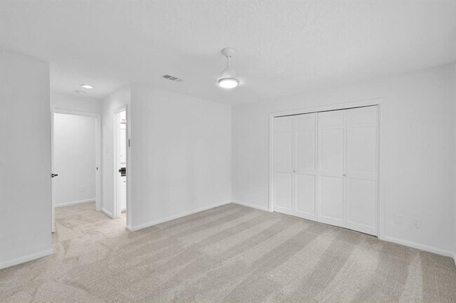 Building Photo - 35 Fernglen Dr